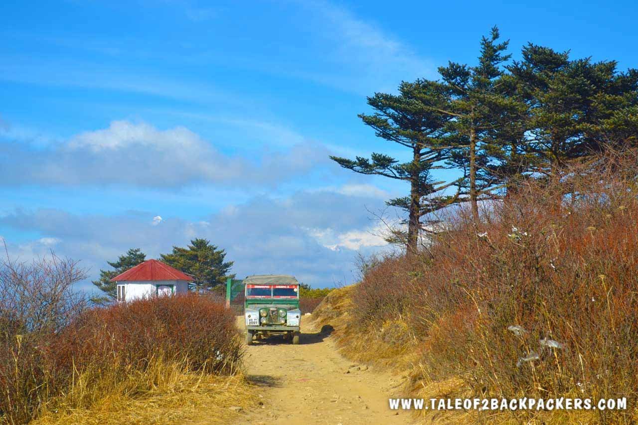 Land Rover arriving Sandakphu