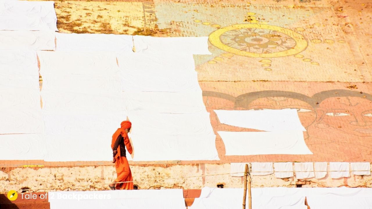 Hidden-wall-art-at-Varanasi | Tale of 2 Backpackers