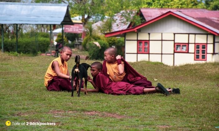 Youngs monks chatting in grounds of Rinchenpong Monastery